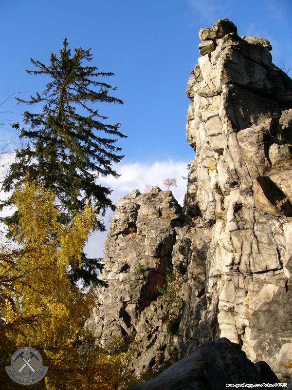 Fotografie Drteniky: Drteniky (611,1 m)  -  skaln hradby s izolovanmi skalisky, Drteniky