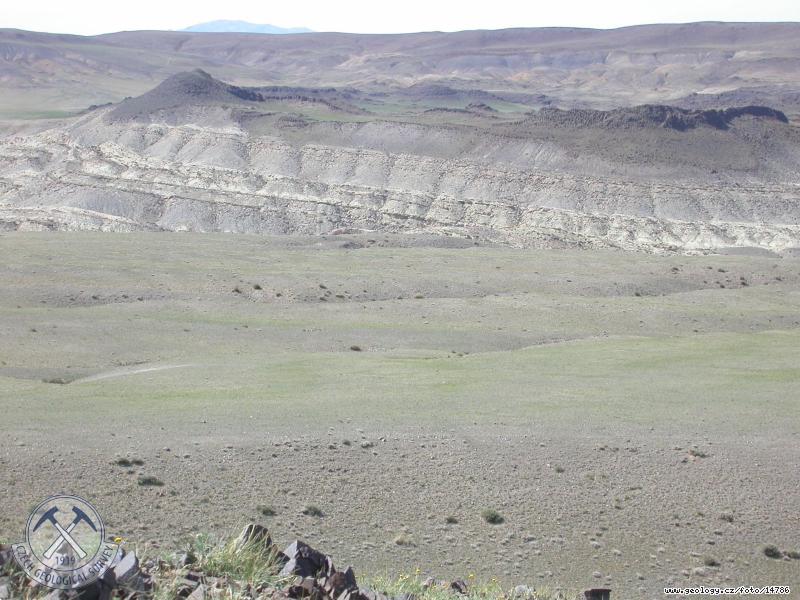 Fotografie Křída: Spodnokřídové sedimenty s bazaltovou polohou v nadloží, Khar Argalantyn Nuruu