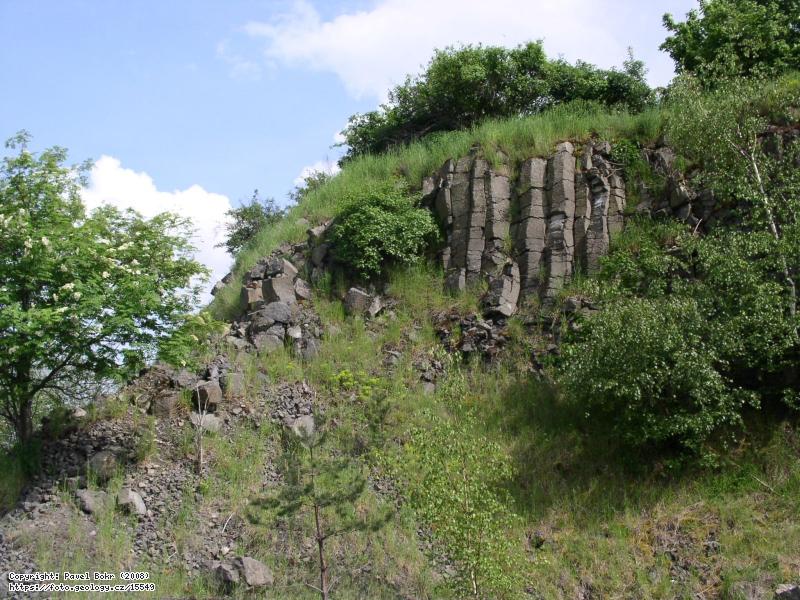 Fotografie Tefritov� l�vov� proud: Tefritov� l�vov� proud na lokalit� Skl�dka Vrbi�ka u D�tan�, m�sty sloupcovit� odlu�nost, D�ta� - Skl�dka Vrbi�ka