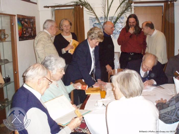 Fotografie K�est knihy Vladim�ra Sattrana: K�est knihy Vladim�ra Sattrana U pramen� Volty, 