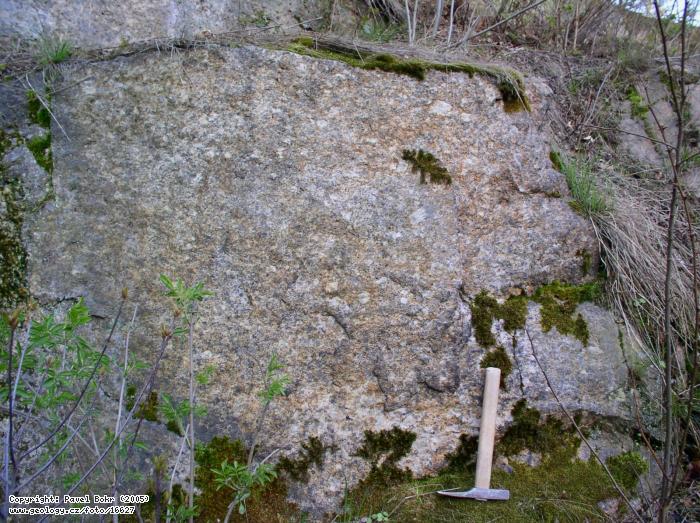 Fotografie Říčanský granit: Říčanský granit, Lůmek u hlavní silnice Mukařov - Říčany