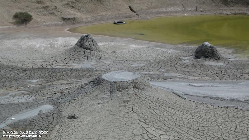 Photo : Mud volcano, Sychlijar
