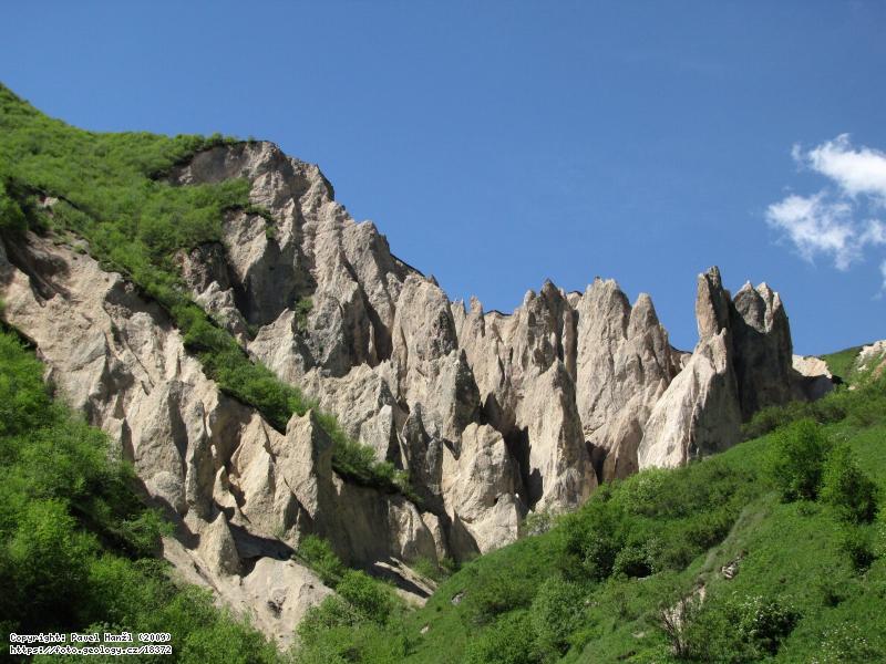 Fotografie Zemn� pyramidy: Zemn� pyramidy, Laza, Azerbajd��n, V�chodn� Kavkaz