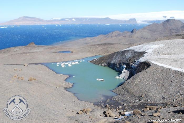Fotografie Ledovec a jezrko: Ledovec a jezrko, Antarktida - ostrov James Ross