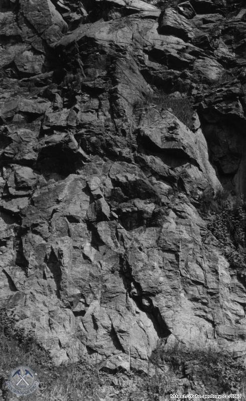 Fotografie : Severn� st�na lomu v granitu �ertovo b�emeno u Vrtick�ho n�dra��, �ertovo b�emeno k. 715