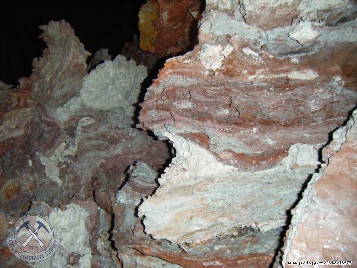 Fotografie Mylonity: Alterovan mylonity pskovc a granodiorit, BO138, tola naproti B skle