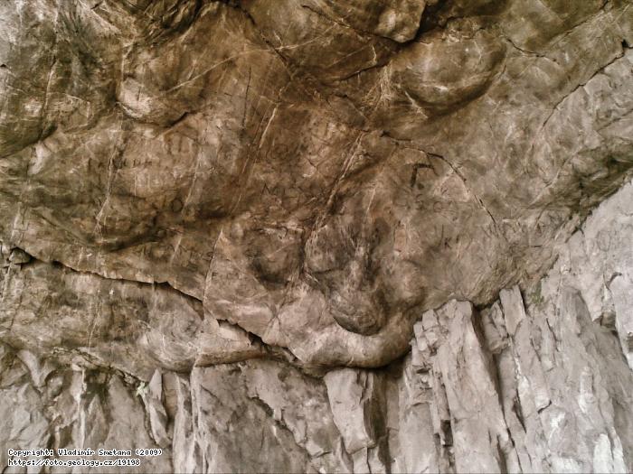Fotografie Jeskyn Babka: Kemencov tvar jeskyn Babka., Jeskyn Babka, smrem na evnice