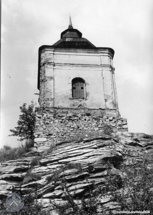 Fotografie : Deskovit odlunost uly v zkladech hradu Lipnice, Lipnice nad Szavou