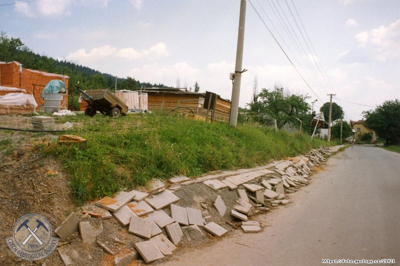 Fotografie : Sesuvn� �zem� v Mikul�vce v okol� h�bitova, Sesuvn� �zem� v Mikul�vce v okol� h�bitova