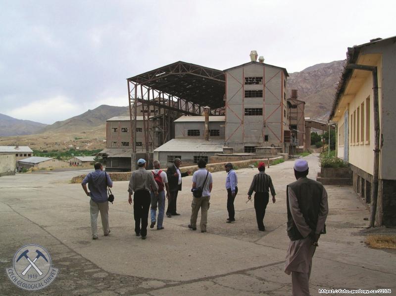 Fotografie Cement�rna v Jabal Seraj: Prohl�dka are�lu cement�rny v Jabal Seraj, 