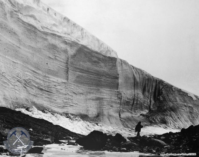 Fotografie 20 metrov stna ela kontinentlnho ledovce: Stna ela kontinentlnho ledovce oprajcho se z jihu o Schirmacherovu ozu, 