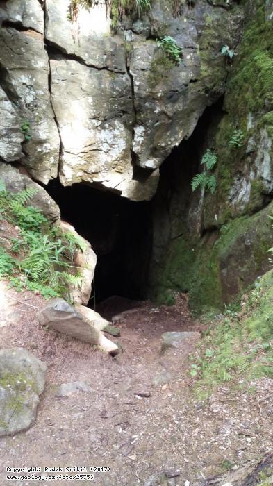 Fotografie Patzeltova jeskyn: Vstup do Patzletovy jeskyn, Jeskyn v hornm dol Moravy - Patzeltova jeskyn