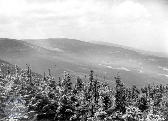 Fotografie Pohled z Tabule na severní svahy Krkonoš: Pohled z Tabule na severní (polské) svahy Krkonoš, Tabule