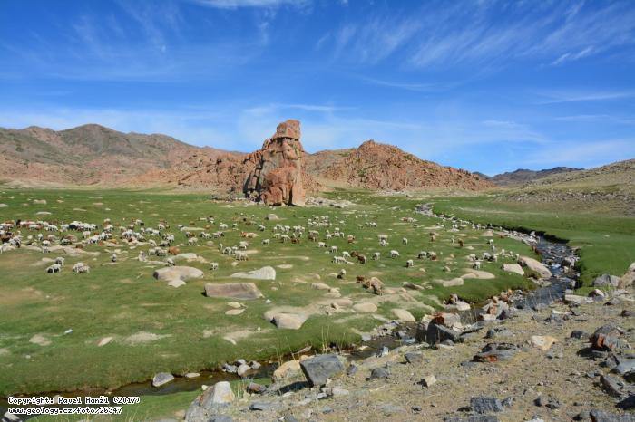 Fotografie : Granitov pluton na jinch svazch Mongolskho Altaje, Bugat, 