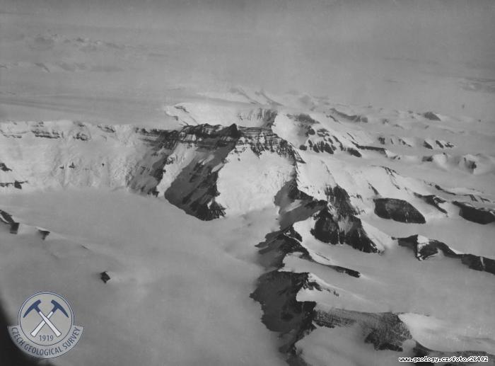 Fotografie Nejvy antarktick poho: Leteck przkum v okol Ellsworth Mts s Mt Winson 5140, 