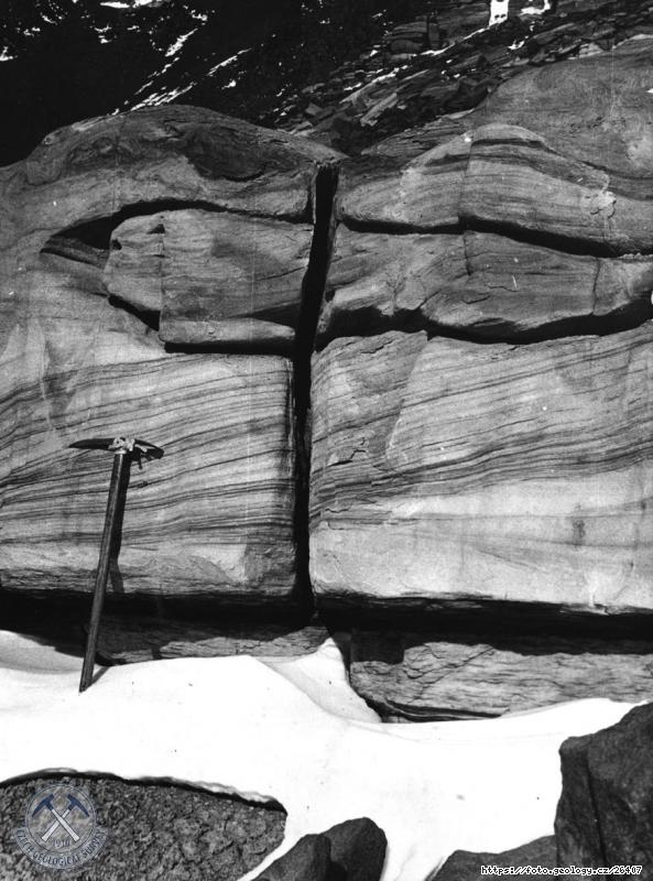 Fotografie Detail syst�mu puklin: Doleritov� blok?, 