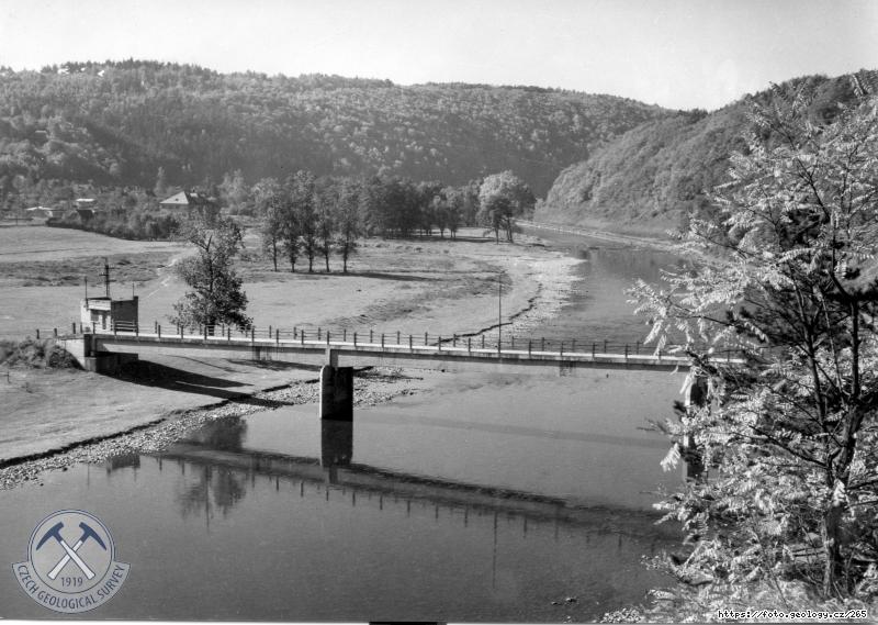Fotografie �dol� S�zavy u Pikovic: �dol� S�zavy u Pikovic, Pikovice