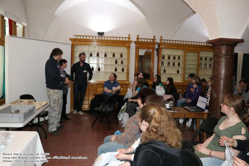 Fotografie Geologick� olympi�da 2018: Slavnostn� vyhl�en� v�t�z�, Geologick� olympi�da 2018 - krajsk� kolo pro St�edo�esk� kraj, Muzeum �esk�ho krasu v Beroun�