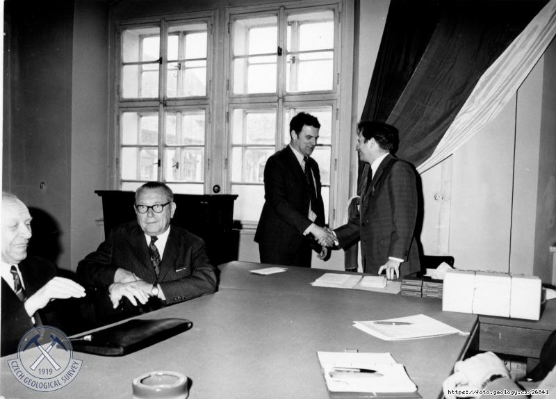 Fotografie Dr. J. �ibrava: Dr. Vladim�r �ibrava -  n�stup do funkce �editele ��G, 