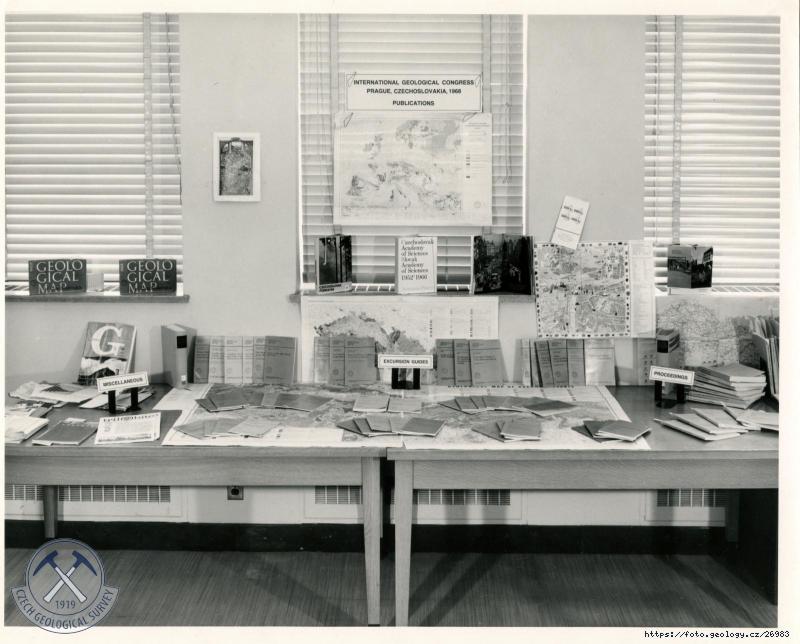 Fotografie XXIII. MGK v Praze 1968: Uk�zka ve�ker� odborn� publika�n� �innosti a podklad� v r�mci geologick�ho kongresu, 