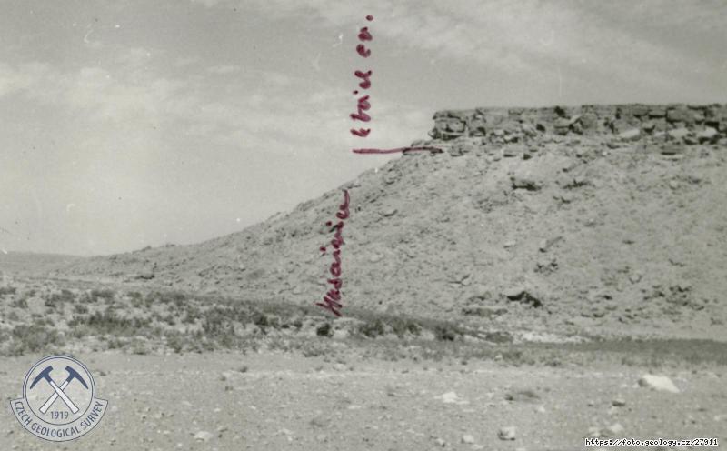 Fotografie Upper Ubaid Fm (New type locality No.2): Masivn� Dolomit p�ekr�vaj�c� jednotku Hussainiyat, 