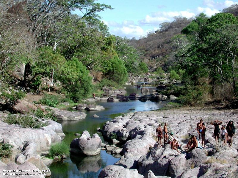 Fotografie Ignimbrit v koryt� R�o Viejo: Ignimbrit v koryt� R�o Viejo. Expedice Jinotega, 