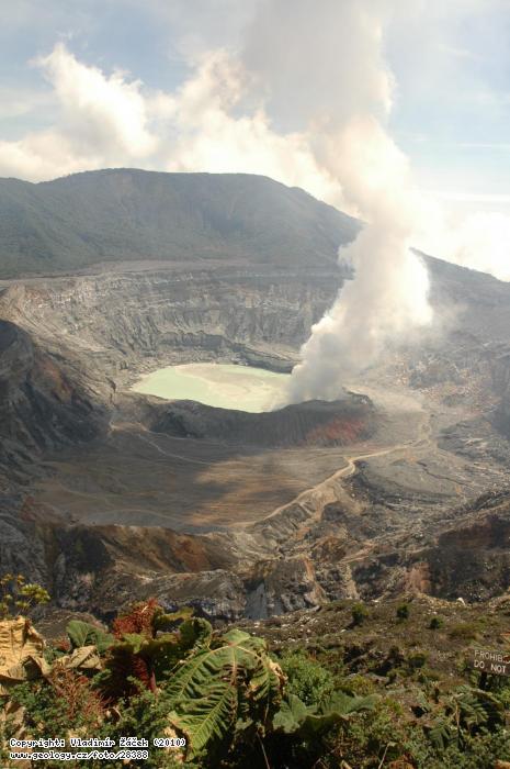 Fotografie Krter vulknu Pos: Krter aktivnho vulknu Pos v Kostarice , 