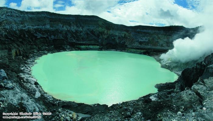 Photo Pos Volcano: Panoramic viwe of the crater lake of the Pos Volcano, 