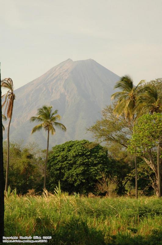 FOTO Vulkán Concepción: Aktivní vulkán Concepción na Ostrově Ometepe v Nikaraguy, Fotografie Vulkán Concepción: Aktivní vulkán Concepción na Ostrově Ometepe v Nikaraguy,