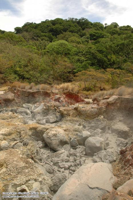 Fotografie Vulkn Rincn de la vieja: Hydrotermln pole pod aktivnm vulknem Rincn de la Vieja v Kostarice, 