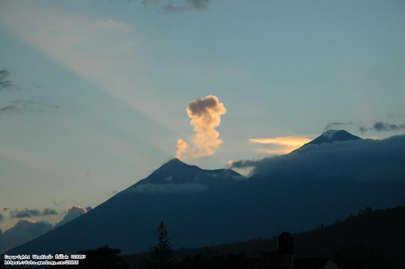 FOTO Vulkán Fuego: Erupce vulkánu Fuego v Guatemale, Fotografie Vulkán Fuego: Erupce vulkánu Fuego v Guatemale,