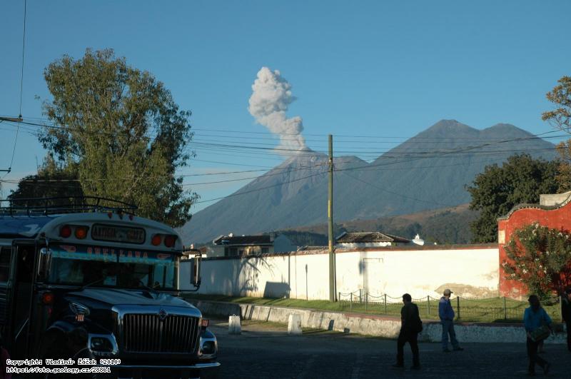 Fotografie Vulk�n Fuego: Erupce vulk�nu Fuego v Guatemale, 