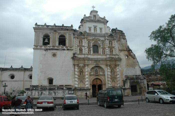Photo Antigua Guatemala: Antigua Guatemala - a historic capital repeatedly destroyed by earthquakes, 