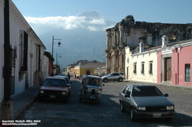 FOTO Antigua Guatemala: Historické hlavní město Antigua Guatemala poničené řadou zemětřesení, Fotografie Antigua Guatemala: Historické hlavní město Antigua Guatemala poničené řadou zemětřesení,