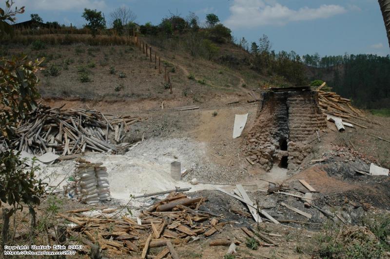 FOTO La Calera, s. Nikaragua: Dobývky na vápenec a vápenky, La Calera, s. Nikaragua, Fotografie La Calera, s. Nikaragua: Dobývky na vápenec a vápenky, La Calera, s. Nikaragua,