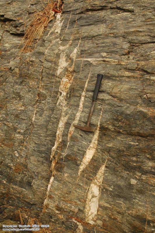 Photo Torsion cracks in the phyllite, Nicaragu: Torsion cracks in the phyllite in the bed of the Macuelizo River, Dipilto Mountains, Ocotal Region, Nicaragua, 