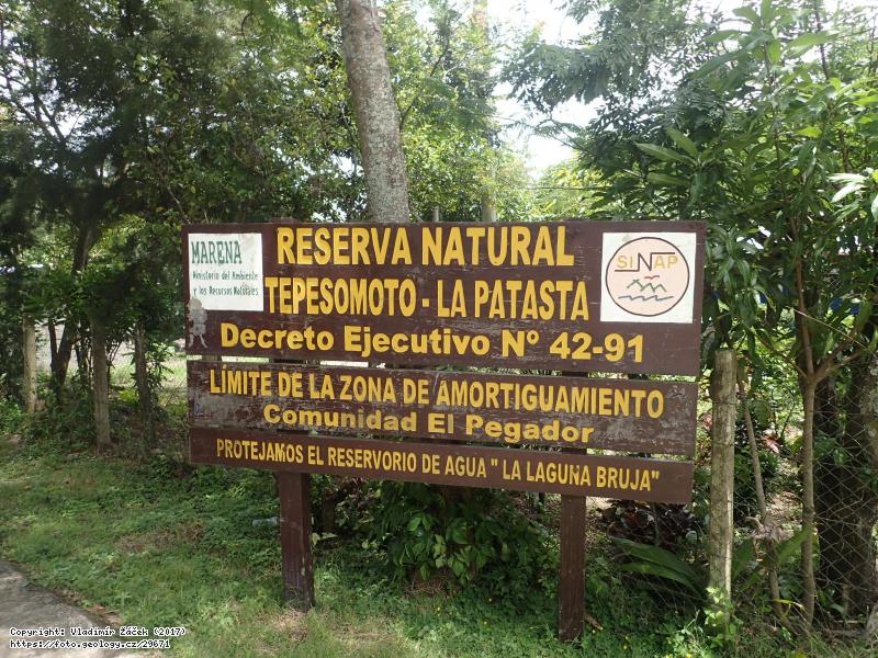 Fotografie Laguna La Bruja, Nikaragua: Laguna La Bruja, lokalita geoparku R�o Coco, Nikaragua., 