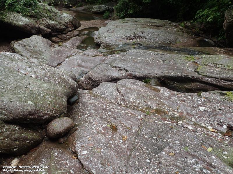 FOTO Poza la Muta, lokalita geoparku Río Coco, Nikaragu: Poza la Muta, lokalita geoparku Río Coco, NikaraguaMikrokaňon v konglomerátech skupiny Totogalpa, Nikaragua, Fotografie Poza la Muta, lokalita geoparku Río Coco, Nikaragu: Poza la Muta, lokalita geoparku Río Coco, NikaraguaMikrokaňon v konglomerátech skupiny Totogalpa, Nikaragua,