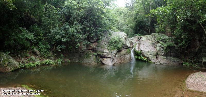 FOTO Poza la Muta, lokalita geoparku Río Coco, Nikaragu: Poza la Muta, lokalita geoparku Río Coco, NikaraguaMikrokaňon v konglomerátech skupiny Totogalpa, Nikaragua, Fotografie Poza la Muta, lokalita geoparku Río Coco, Nikaragu: Poza la Muta, lokalita geoparku Río Coco, NikaraguaMikrokaňon v konglomerátech skupiny Totogalpa, Nikaragua,