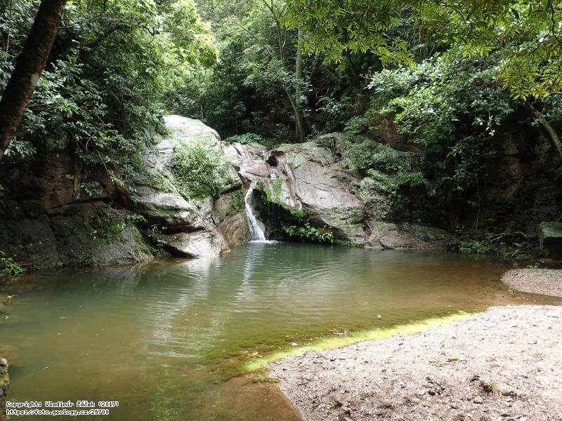 FOTO Poza la Muta, lokalita geoparku Río Coco, Nikaragu: Poza la Muta, lokalita geoparku Río Coco, NikaraguaMikrokaňon v konglomerátech skupiny Totogalpa, Nikaragua, Fotografie Poza la Muta, lokalita geoparku Río Coco, Nikaragu: Poza la Muta, lokalita geoparku Río Coco, NikaraguaMikrokaňon v konglomerátech skupiny Totogalpa, Nikaragua,
