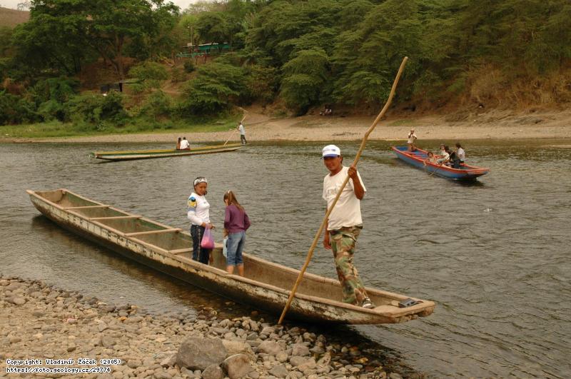 FOTO U brodu přes río Coco, Wiwilí, severní Nikaragua: U brodu přes río Coco, Wiwilí, severní Nikaragua, Fotografie U brodu přes río Coco, Wiwilí, severní Nikaragua: U brodu přes río Coco, Wiwilí, severní Nikaragua,