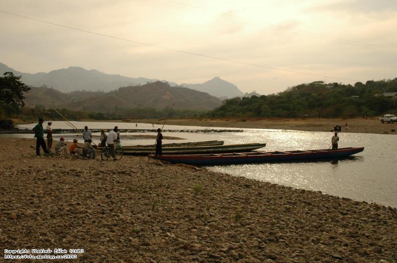 FOTO U brodu přes río Coco, Wiwilí, severní Nikaragua: U brodu přes río Coco, Wiwilí, severní Nikaragua, Fotografie U brodu přes río Coco, Wiwilí, severní Nikaragua: U brodu přes río Coco, Wiwilí, severní Nikaragua,