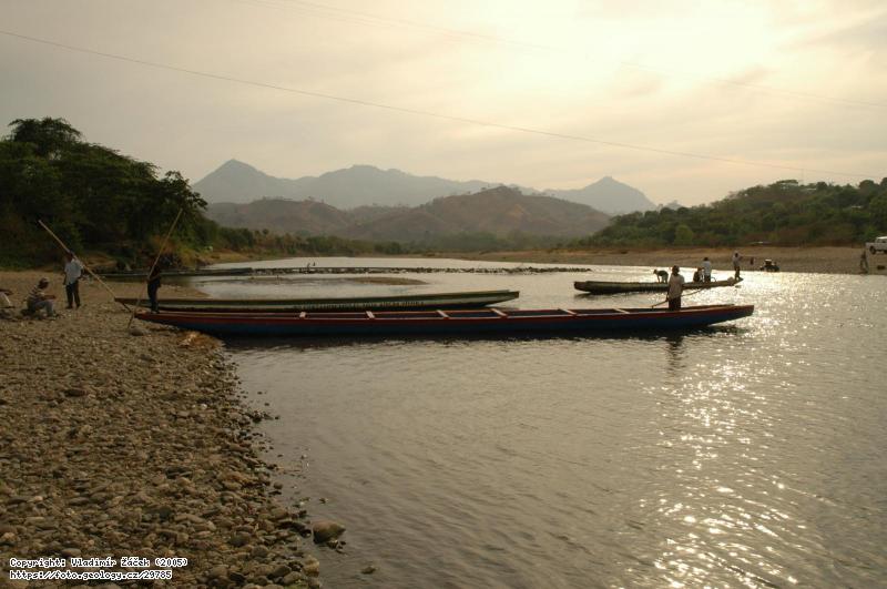 FOTO U brodu přes río Coco, Wiwilí, severní Nikaragua: U brodu přes río Coco, Wiwilí, severní Nikaragua, Fotografie U brodu přes río Coco, Wiwilí, severní Nikaragua: U brodu přes río Coco, Wiwilí, severní Nikaragua,