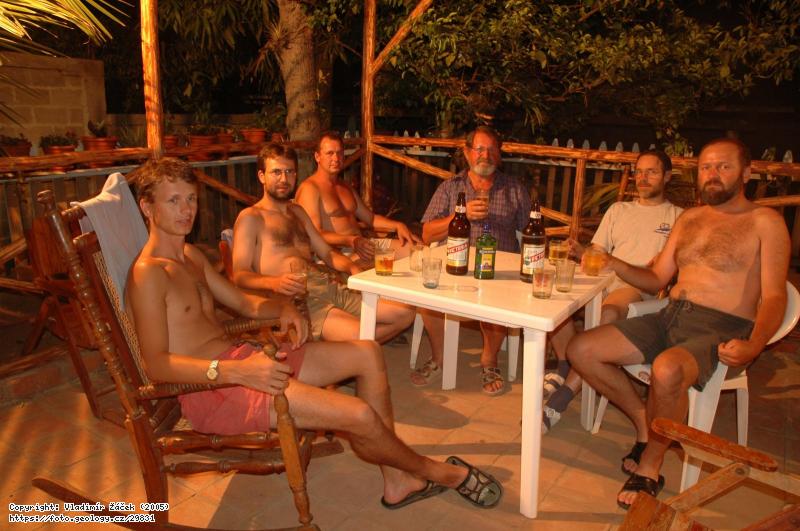 Fotografie �lenov� geologick� expedice, Ocotal: �lenov� geologick� expedice po pr�ci, Ocotal Nikaragua, 