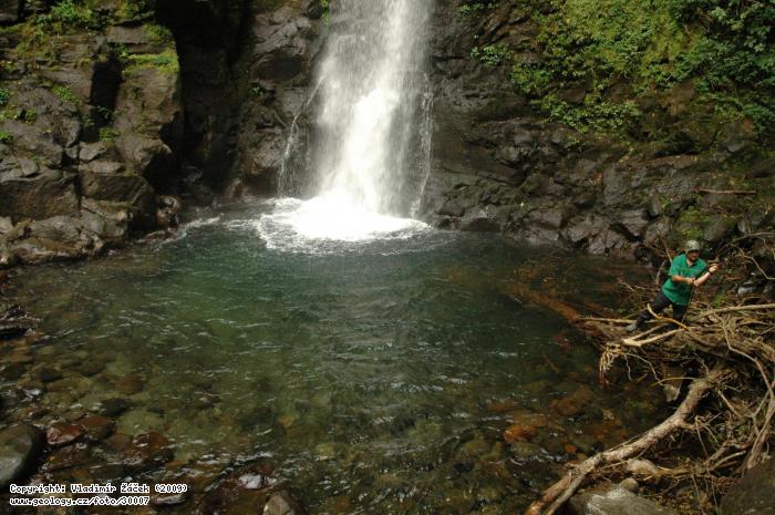 Fotografie dol eky Guacimal: Geologick mapovn v dol divok eky Guacimal, Kostarika, 