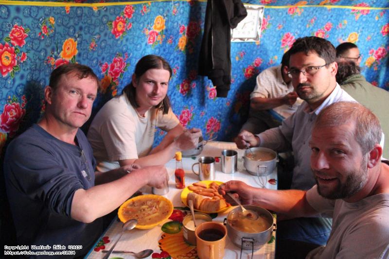 Fotografie Expedice Mongol Altai-50 v z�kladn�m kempu : Expedice Mongol Altai-50 v z�kladn�m kempu v roce 2013, 