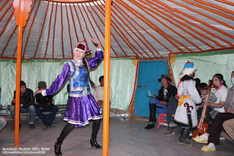 Fotografie Expedice Mongol Altai-50 v z�kladn�m kempu : Expedice Mongol Altai-50 v z�kladn�m kempu v roce 2013, 