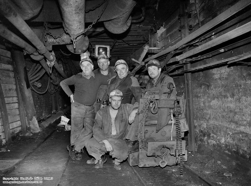 Fotografie : Lokomotiváři u důlní lokomotivy, 