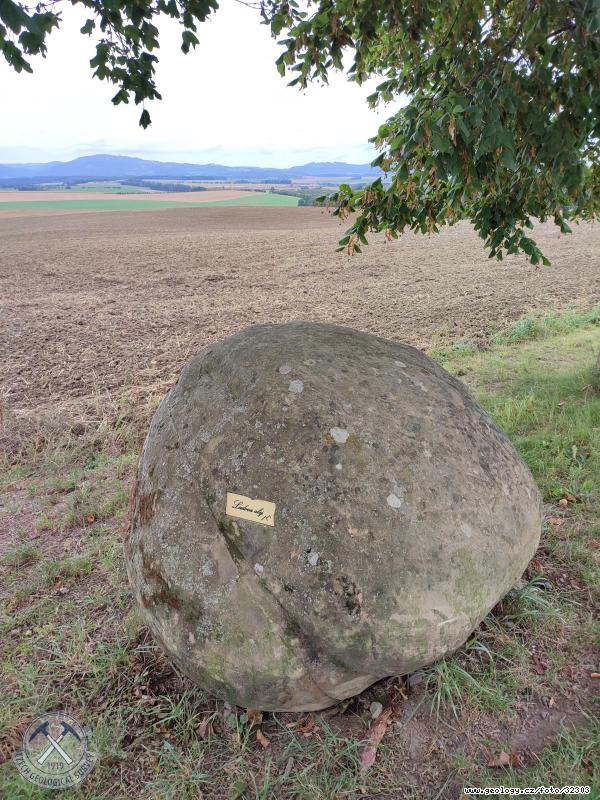 Fotografie Kamenn koule v Bezuchov: Kamenn koule v Bezuchov, 