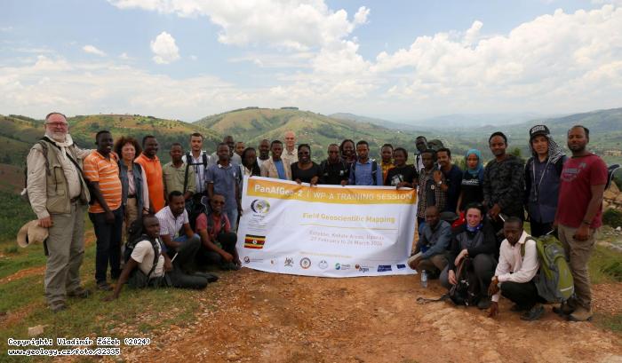 Fotografie Skupina projektu PanAfGeo WP-A na Mwerasandu mine: Skupina projektu PanAfGeo WP-A na cnovm dole Mwerasandu, Mwerasandu tin mine, Uganda